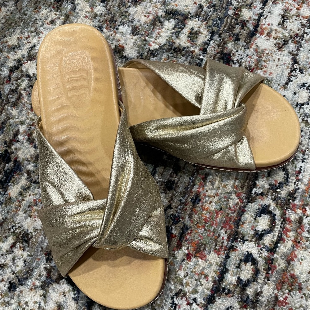 Sperry Women’s Gold Cup Waveside Plushwave Cross Slide Sandal